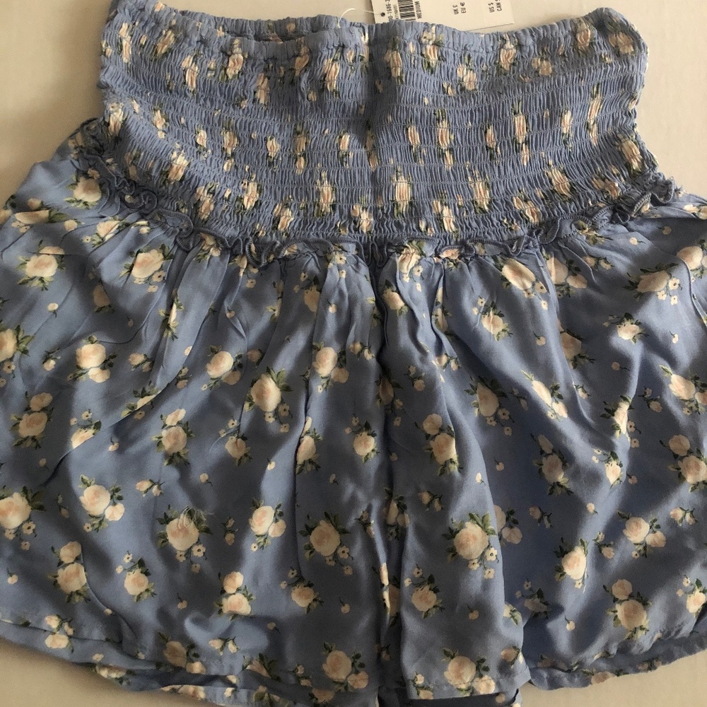 Hollister ultra high rise smocked ruffle in medium NWT
